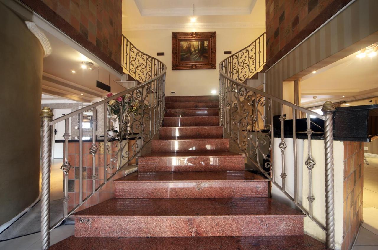 Savoy Lodge Kaapstad Buitenkant foto