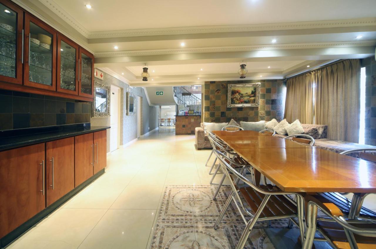 Savoy Lodge Kaapstad Buitenkant foto